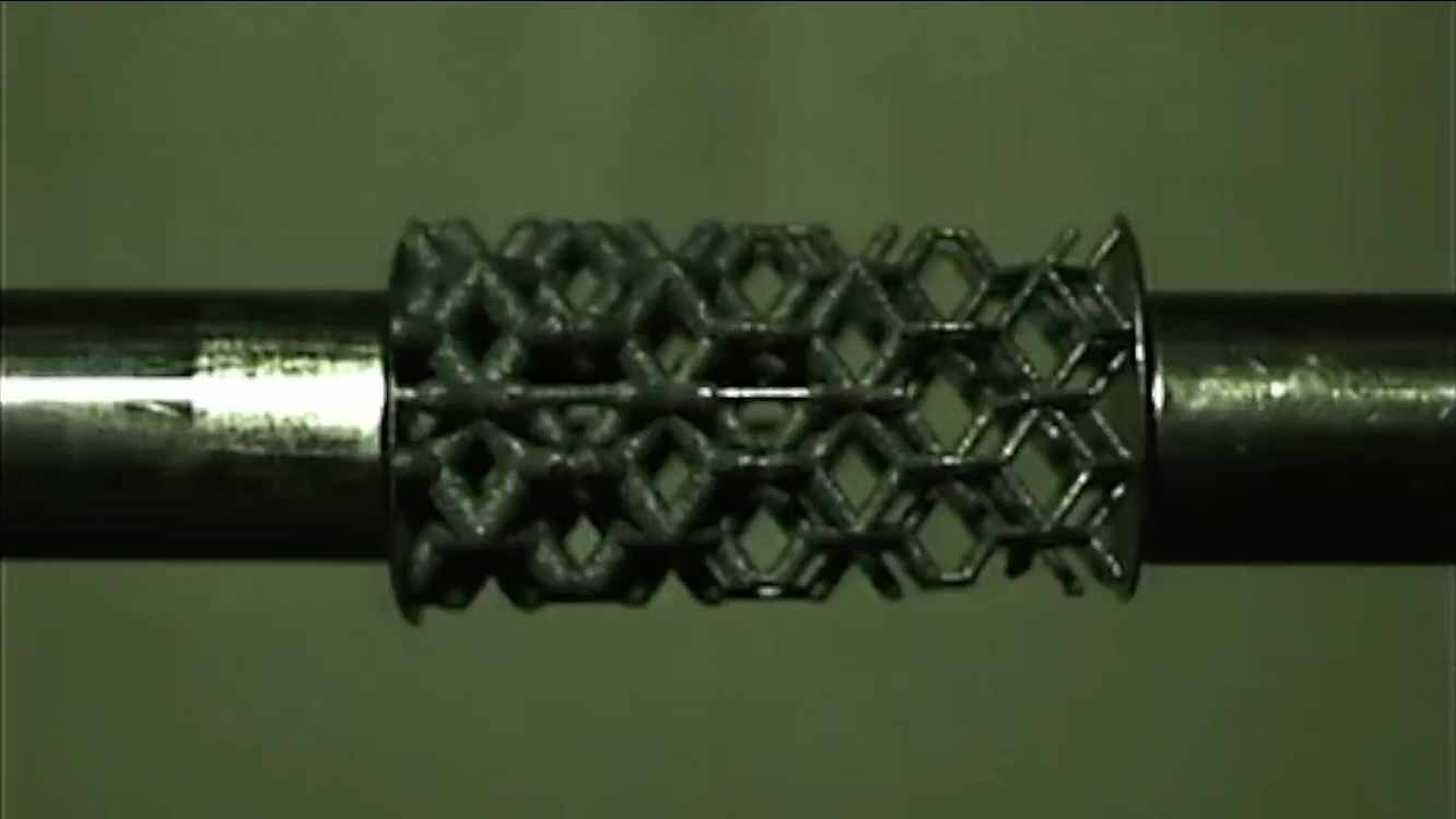 Metal lattice damping structure on a shaft